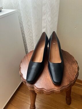Lauren Ralph Lauren Navy Leather Square-Toe Pumps